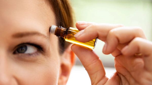 Tác dụng tinh dầu tràm trị mụn trứng cá và mụn đầu đen