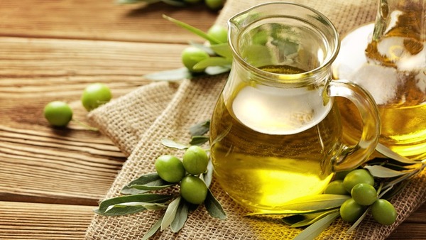 Tinh dầu ô liu giúp tóc óng ả