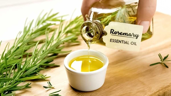 Tinh dầu hương thảo có tác dụng kích thích mọc tóc mạnh mẽ