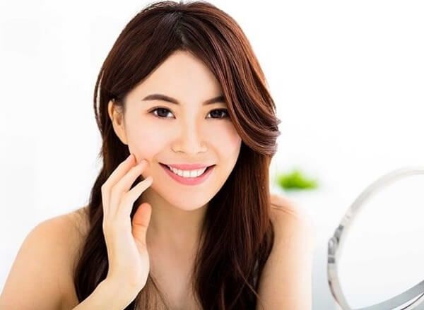 Tinh dầu quế làm đầy môi