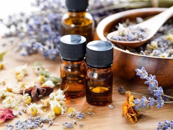 Tinh dầu nguyên chất có hương thơm tự nhiên, hạn chế cặn bám trong khay chứa